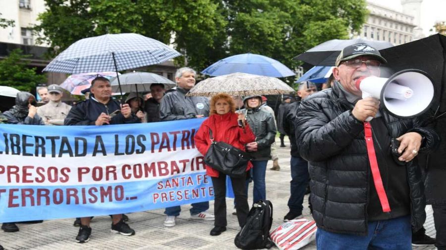 Marcha de pañuelos negros