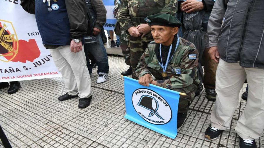 Marcha de pañuelos negros