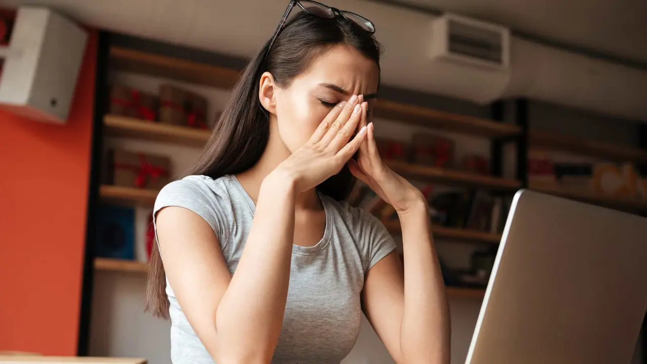 Qué es el estrés financiero, cómo afecta al trabajo y el rol que deben asumir las empresas