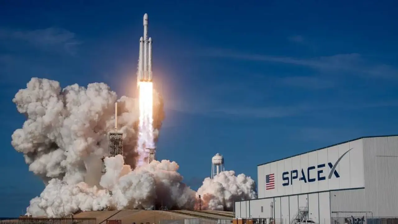 Nuevo fallo de SpaceX: explota uno de los cohetes más prometedores de la firma de Elon Musk