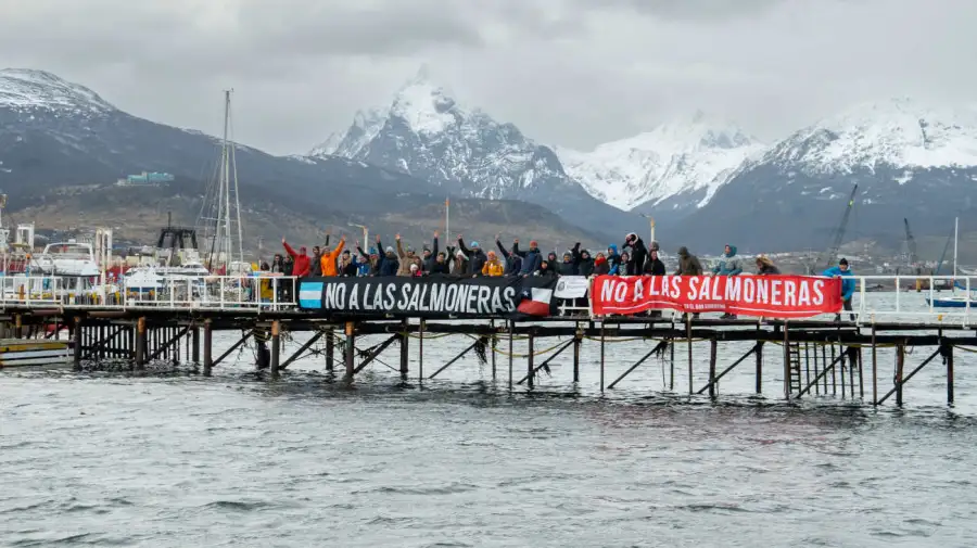 Manifestación contra las salmoneras