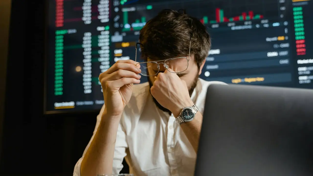 Memecoins y NFT se derrumban a su nivel más bajo del año tras una ola de ventas masivas