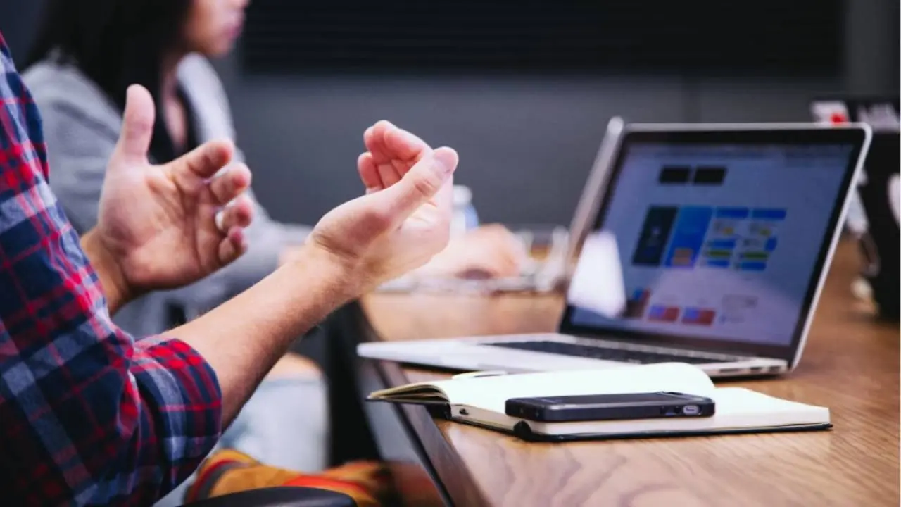 De la cima al piso salarial: los trabajos que más y menos pagan en la Argentina