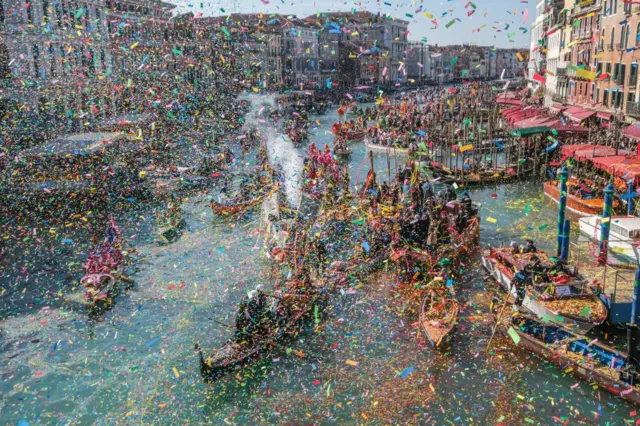 Desfile acuático en Venecia