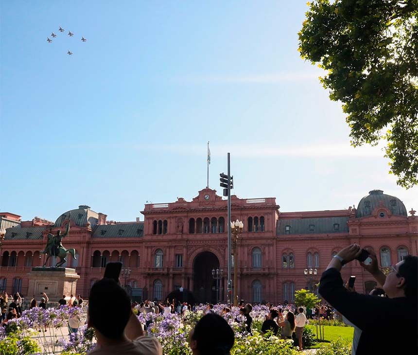 Aviones F-16 sobre la Casa Rosada