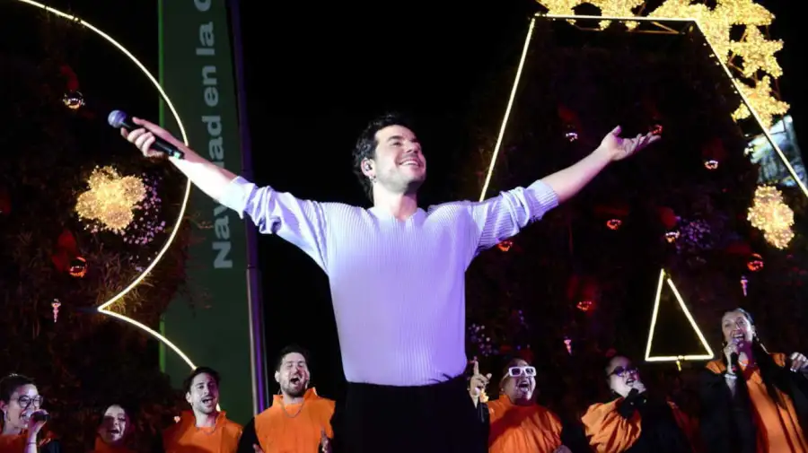 Obelisco iluminado en Navidad