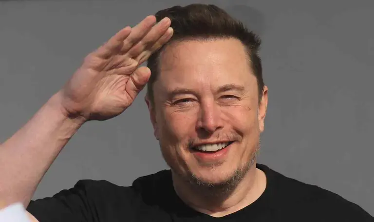 Elon Musk lanza un programa educativo con IA en 5.000 escuelas: ¿en qué país lo aplicará?