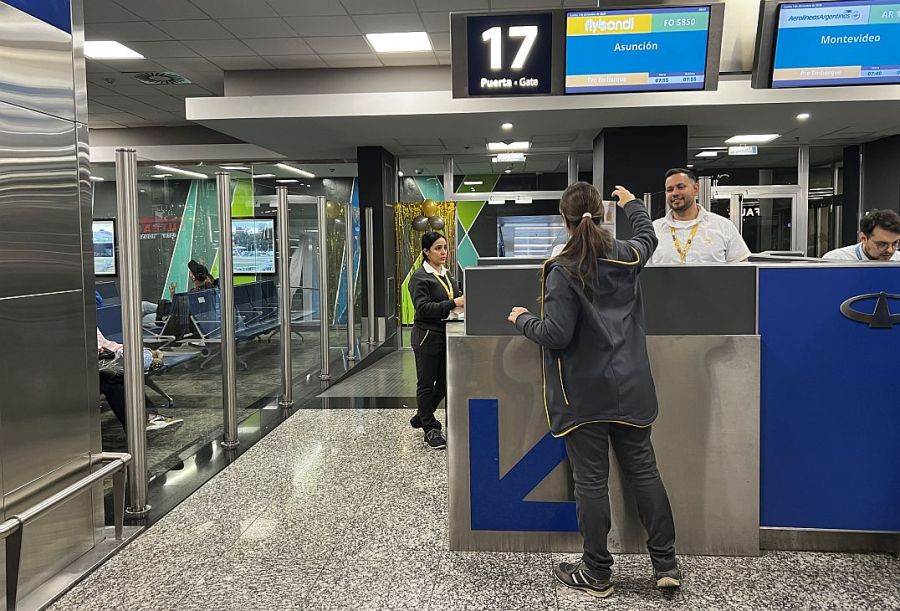 Flybondi inaugural flight to Asunción